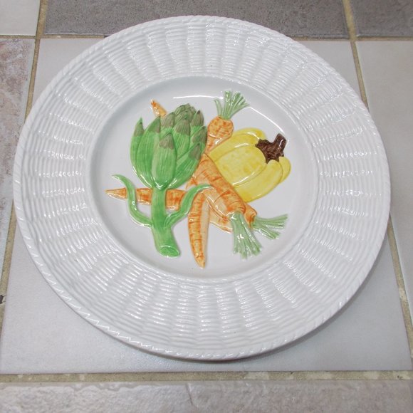 Beautiful Vintage Hanging, Serving Plate, Approximately 11 1/4"x11 1/4" - Picture 2 of 5